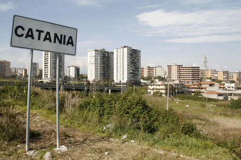 Sparatoria a Catania: pregiudicato ucciso a colpi di arma da fuoco sotto casa