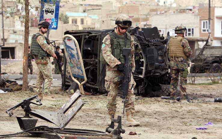 Afganistan: kamikaze colpisce convoglio dell'Isaf. Tre soldati morti