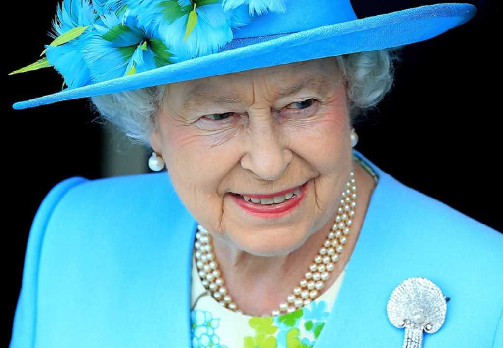 Scozia, la regina Elisabetta rompe il silenzio: "La gente pensi bene al futuro"