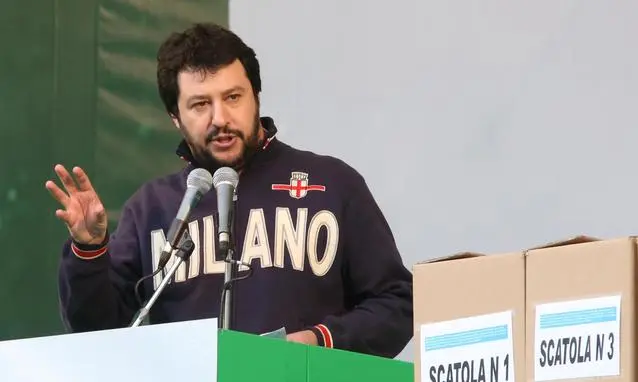 Salvini attacca Renzi: "Se metterà nuove tasse andremo a Roma con i bastoni"