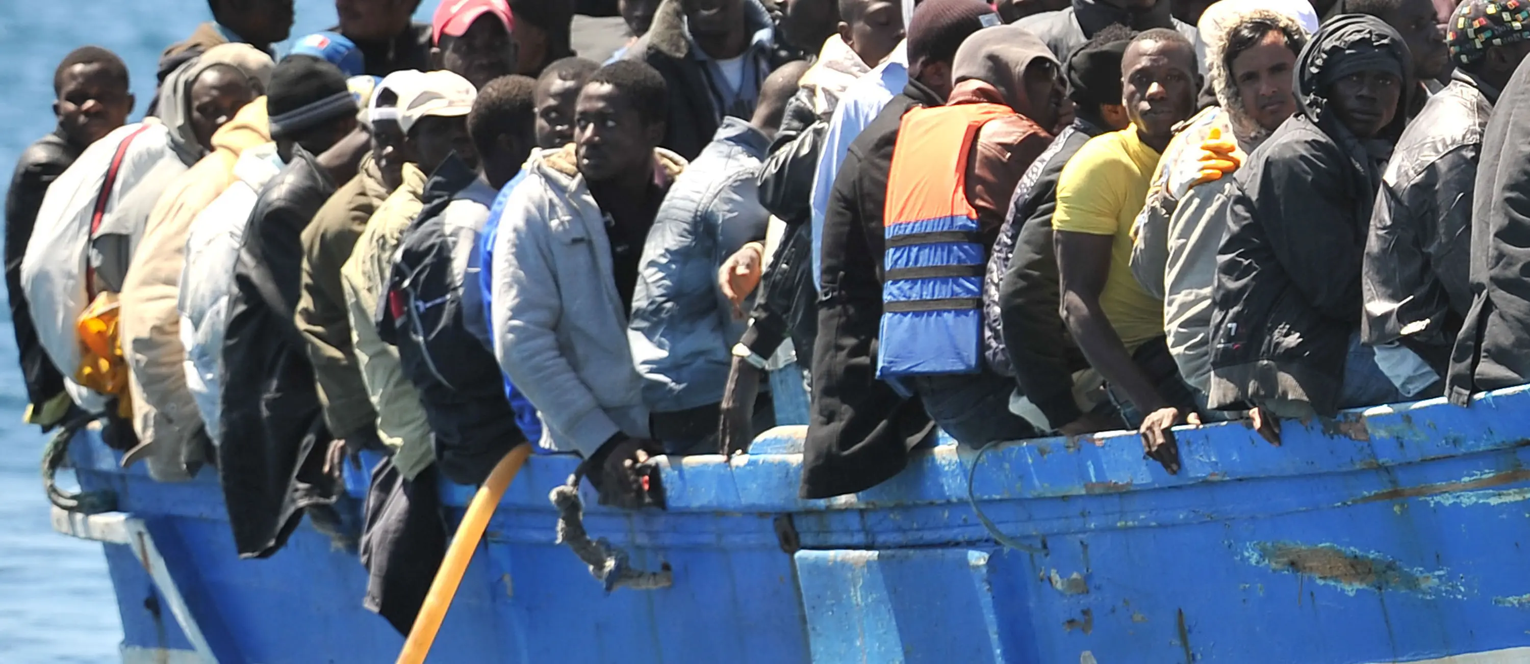 Scicli, 110 migranti arrivano sulla spiaggia. A Taranto sbarcano in 1722