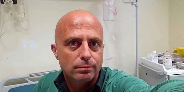 Luca Abete e la sua troupe aggrediti da falso dentista durante un servizio per "Striscia la Notizia"