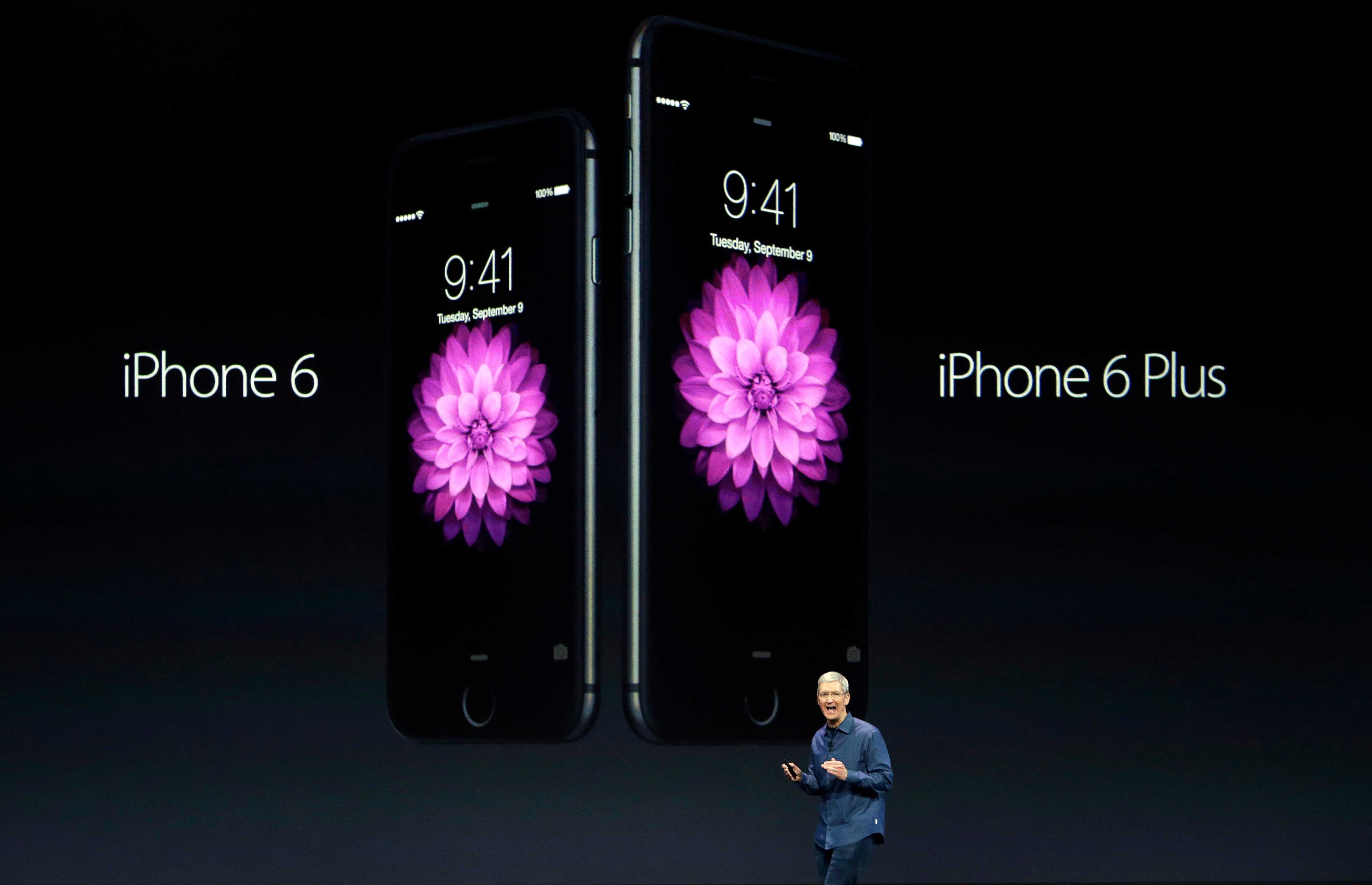 Apple, Tim Cook presenta i nuovi Iphone 6 e Iphone 6 Plus