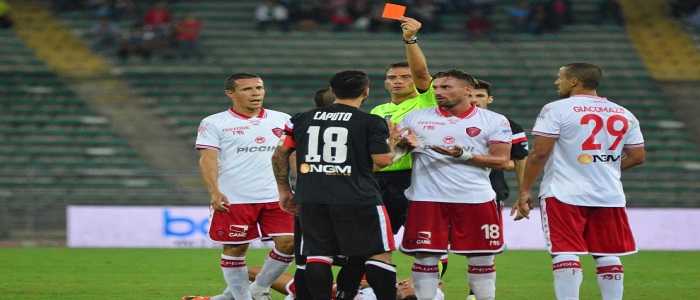 Bari-Perugia 0-2 e scoppiano le polemiche sull'arbitro