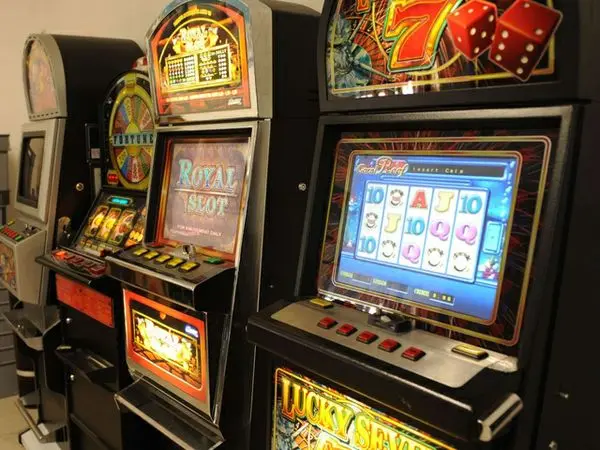 Bolzaneto, rapinata da una gang del videopoker una tabaccheria