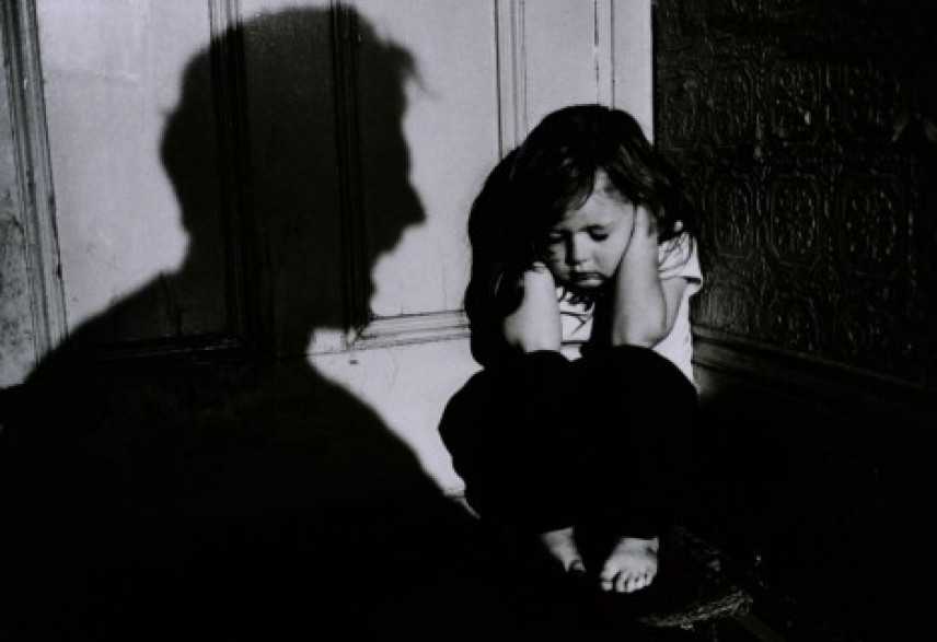 Bolzano: uomo abusava delle due figlie piccole, arrestato dopo la denuncia della moglie