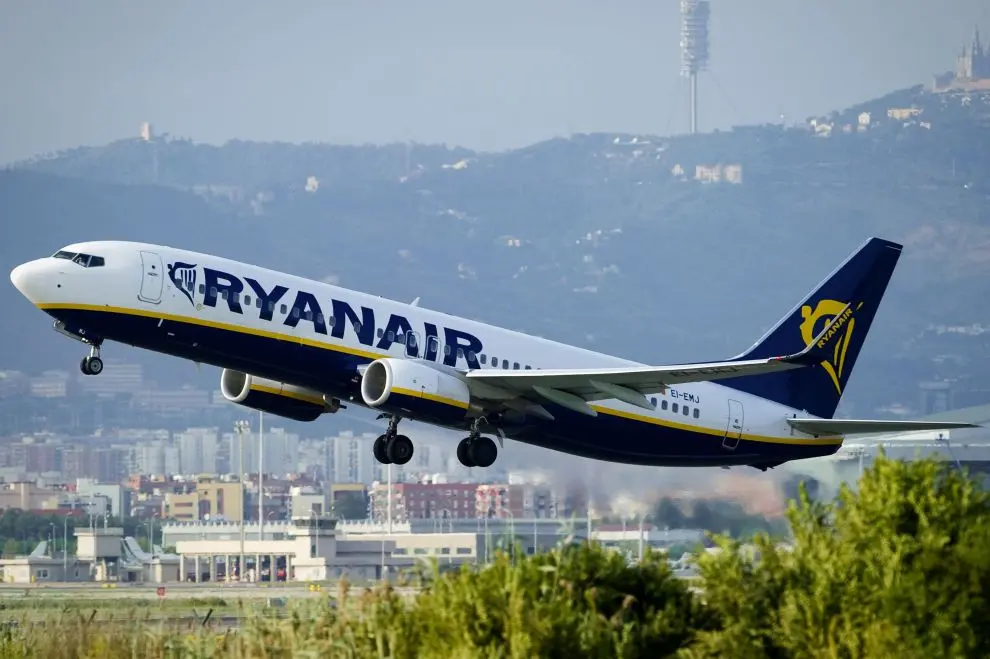 Volo Ryanair Lamezia-Orio al Serio: caccia in volo per falso allarme bomba