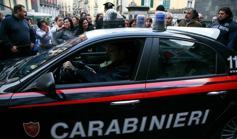 Napoli, non si ferma all'Alt e il carabiniere spara: morto ragazzo di 17 anni