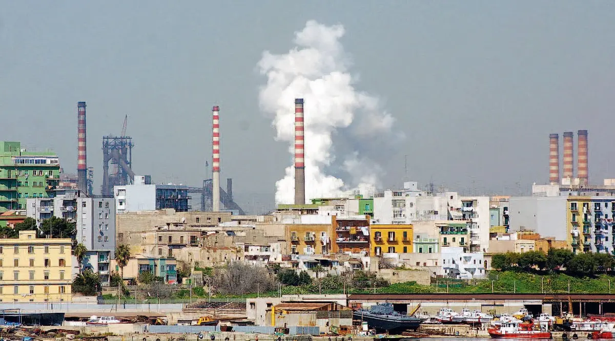 Ilva di Taranto: operaio muore travolto da mezzo meccanico