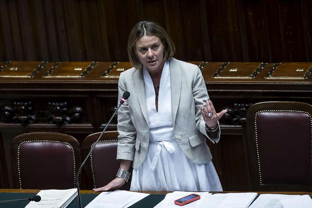 Ebola, Lorenzin: "tragedia immensa che va fermata". Il 22 vertice UE a Milano