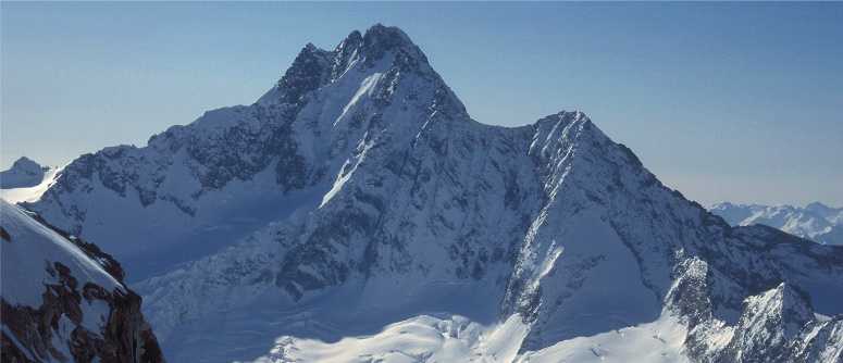 Valtellina, scalatori precipitano in un crepaccio: quattro morti