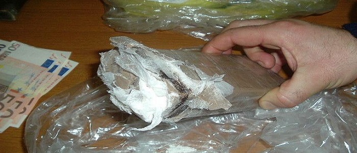 18enne con 4 chili di droga beccato a Bari