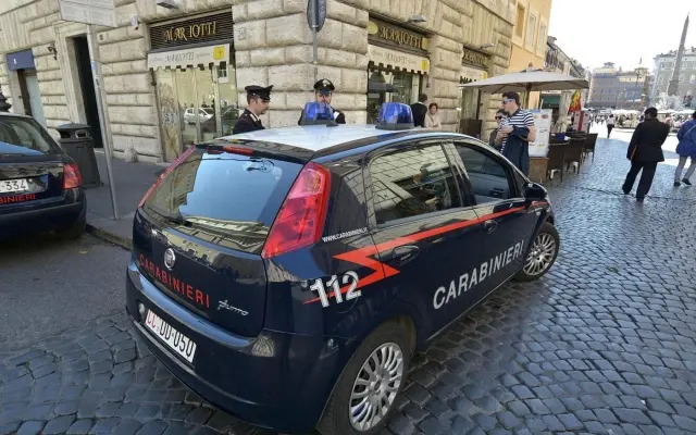 Precipita dal tetto di un convento a piazza di Spagna: muore una ragazza polacca di 19 anni