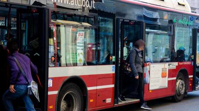 Bologna, Bus Tper: al via nuove regole sui biglietti, e scatta la polemica