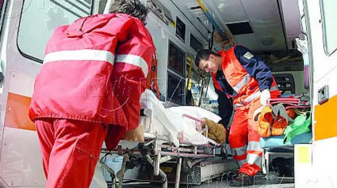 Tragedia familiare nel siracusano: donna uccide il marito e poi tenta il suicidio