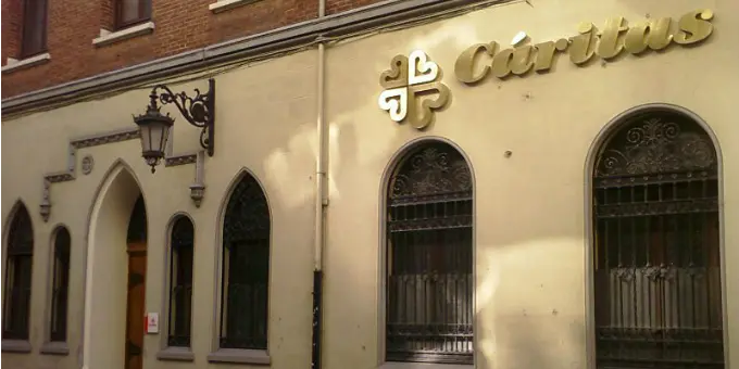 Chiesa, no alla linea dura di Bitonci: "Disobbedienza civile contro il divieto di carità"