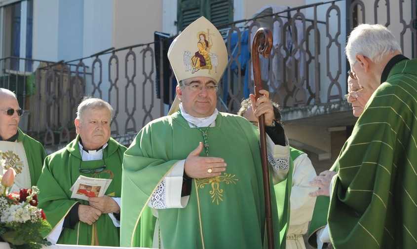 Teramo, il vescovo Seccia mette in guardia su Chiesa Ecumenica: messe e preti finti