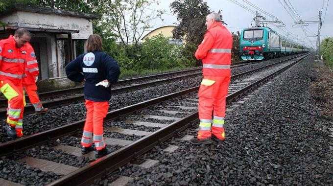 Torino: uomo si suicida gettandosi sotto a un treno, tra Bra e Carmagnola