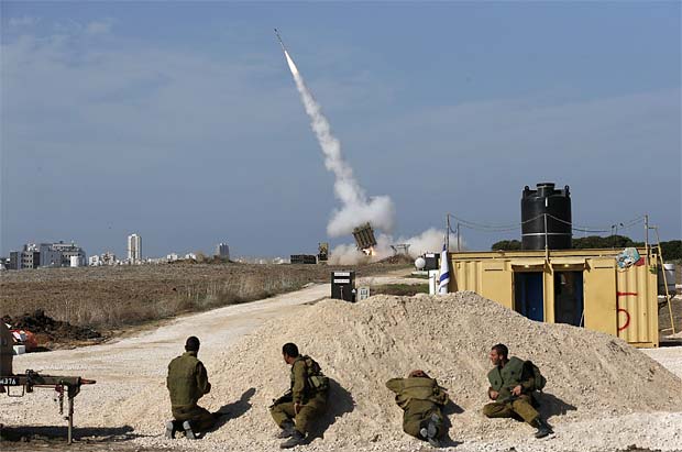 Gaza: sale a 20 il numero delle vittime da fine tregua. Hamas: "Colpiremo aeroporto Tel Aviv"