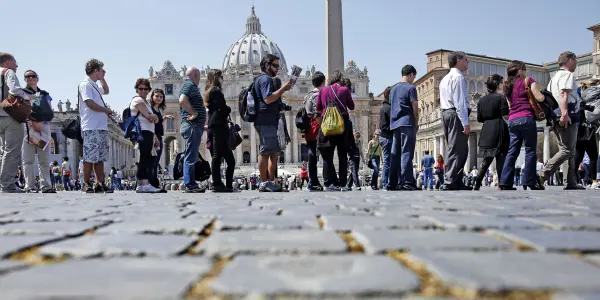 "Roma città pericolosa", il governo inglese avverte i turisti. Marino: "Notizia fuorviante e falsa"