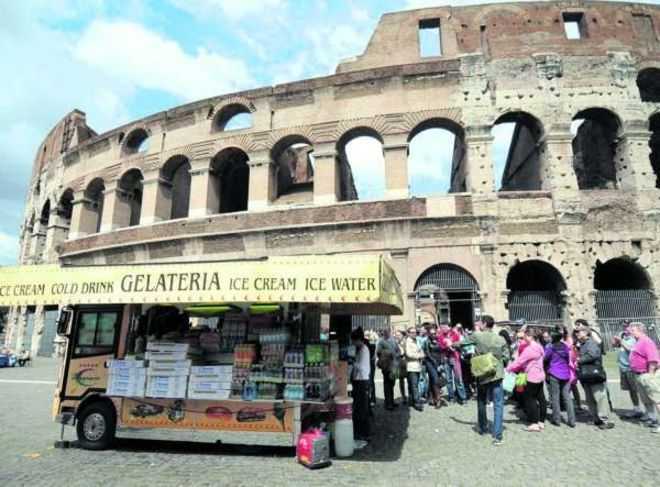 Camion bar e chioschi ambulanti a Roma: sfratto in arrivo. Il centro della capitale cambia volto