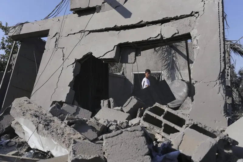 Gaza, esplode una bomba: cinque vittime. Morto un giornalista italiano
