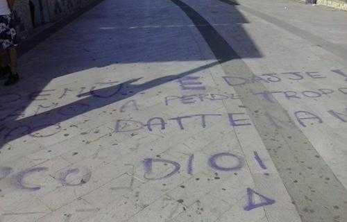 Catanzaro: cancellato graffito su marciapiede Lungomare