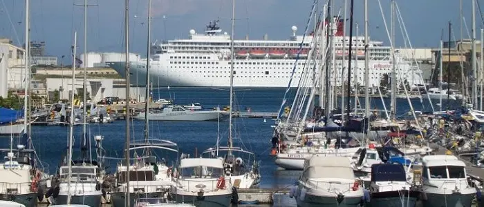 Addio vacanze per 700 turisti