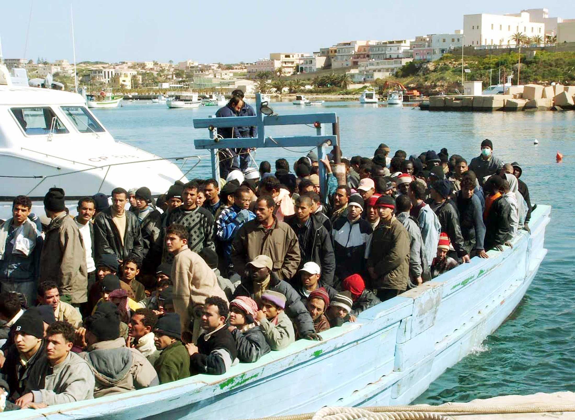 Emergenza migranti: ne arrivano duemila fra Reggio Calabria e Pozzallo
