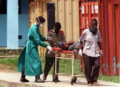 Virus Ebola: 887 i morti accertati e 1600 casi di contagio. Dall'America un possibile siero segreto