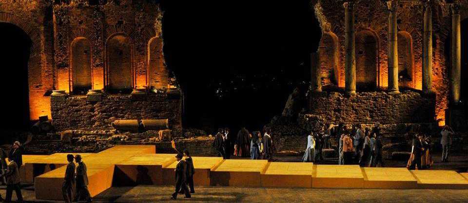 Enrico Castiglione incanta il Teatro Antico con il dittico "Cavalleria rusticana" e "Pagliacci"