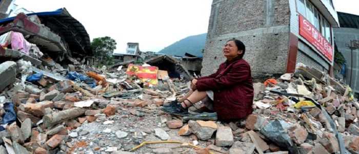 Terremoto in Cina: 150 morti il primo bilancio