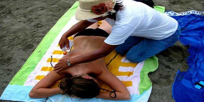 Jesolo, massaggiatori abusivi in spiaggia guadagnavano ogni giorno 4 mila euro