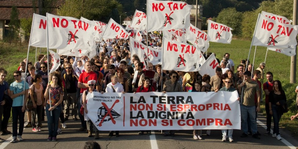 Alessandria: No Tav contro il Terzo Valico. Scontri con la Polizia