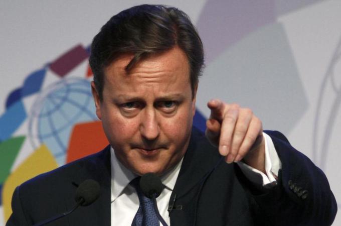 UK, Cameron taglia i benefici ai migranti europei