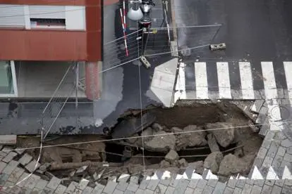 Maltempo, riaperto corso di Porta Romana: chiusa la voragine