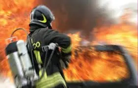 Roma: esplosione in un palazzo sulla Tuscolana, grave una ventiduenne