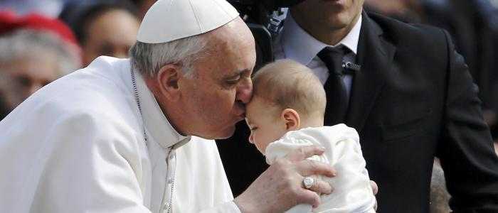 Papa Francesco a Caserta: "Abbiate speranza. Salvaguardate la vita rispettando l'ambiente"