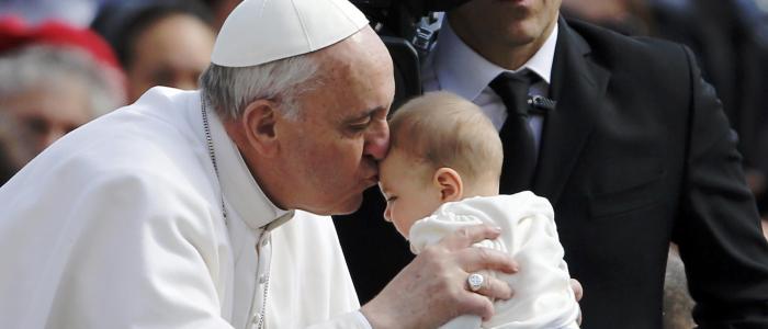 Papa Francesco a Caserta: "Abbiate speranza. Salvaguardate la vita rispettando l'ambiente"