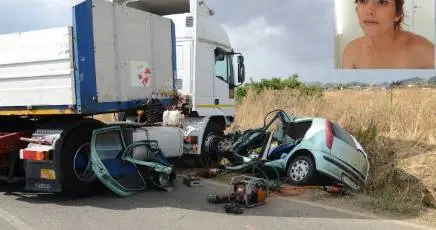 Sangue nelle strade dell'Isola, tir travolge due auto e una ventiseienne muore sul colpo