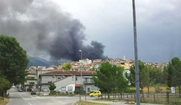 Sulmona, incendio nello stabilimento Adria: scongiurato allarme inquinamento