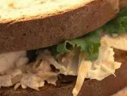 Carne avariata, ritirati sandwich al pollo della multinazionale Starbucks
