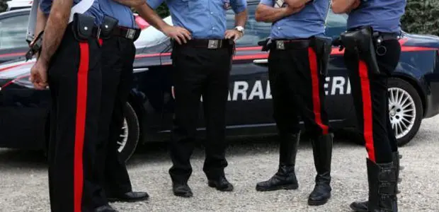 Bologna, sequestra la moglie incinta e la picchia: arrestato