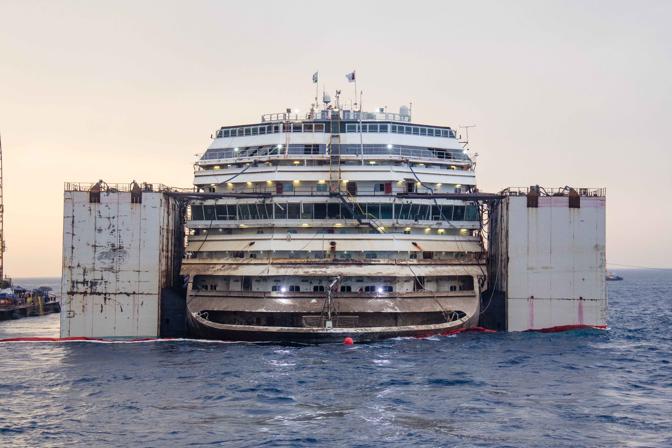 Concordia, altro rinvio. La Protezione civile: «La nave partirà mercoledì per Genova»