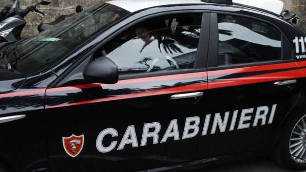 Sbalzato dalla moto muore 23enne: è caccia al pirata della strada