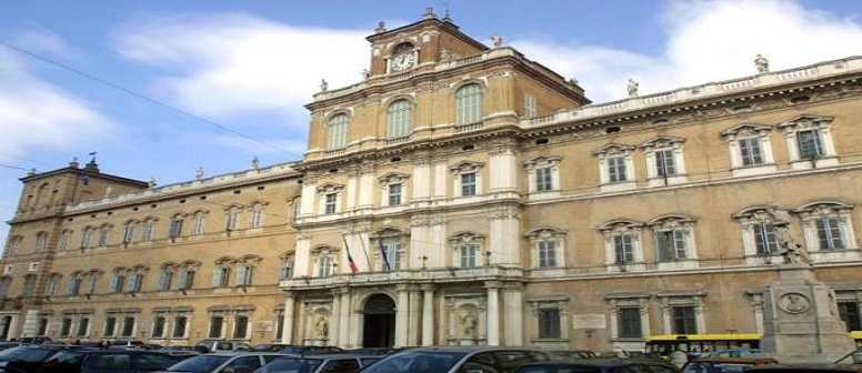 Modena, piazza Roma: aperto un secondo tratto pavimentato