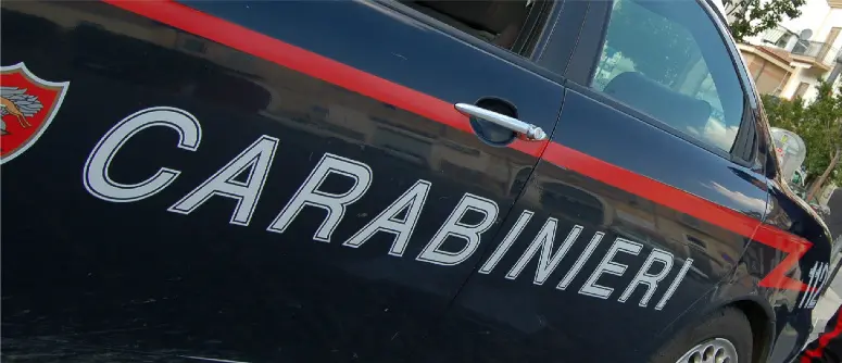 Erba, uccide la madre invalida e spara al fratello