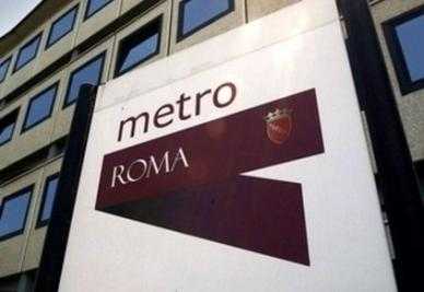 Incidente metro a Roma. Palo cade su convoglio della linea A: nessun ferito. Aperta un'inchiesta