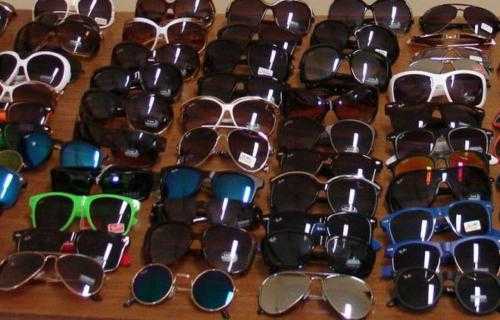 Contraffazione: falsi Ray-Ban venduti nei negozi specializzati, attenzione alle fregature