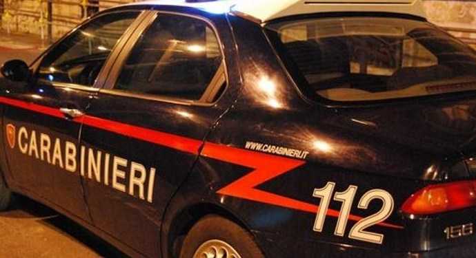 Cusano Milanino, lite in un bar: due pregiudicati sparano a barista e carabinieri